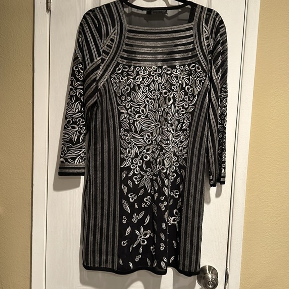 Nic+zoe lace floral  black and white tunic 3/4 sleeve - Picture 3 of 3